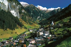 Neokrnjeni narava in kultura: Hüttschlag v dolini Grossarltal/A spada k hribovskim vasicam, ki si prizadevajo za trajnostni turizem v skladu z načeli Alpske konvencije.